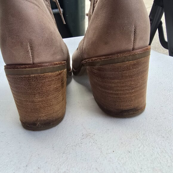 Sofft Sondra 9.5M Womens Light Taupe Leather Embossed Floral Block Heel GUC Nash - Picture 13 of 16